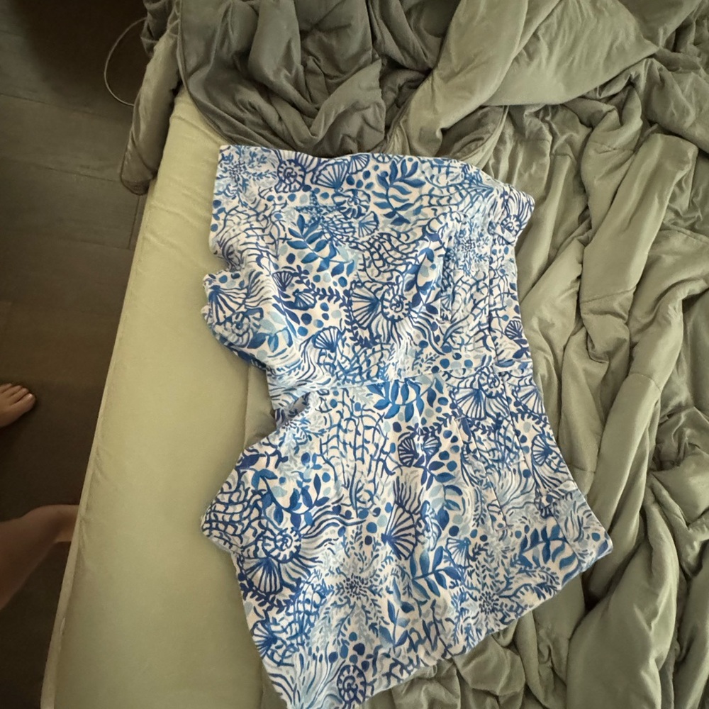 Lilly Pulitzer Blue and White Patterned Women’s Shorts